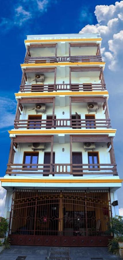 Manora Residency Hotel Puduccseri Kültér fotó