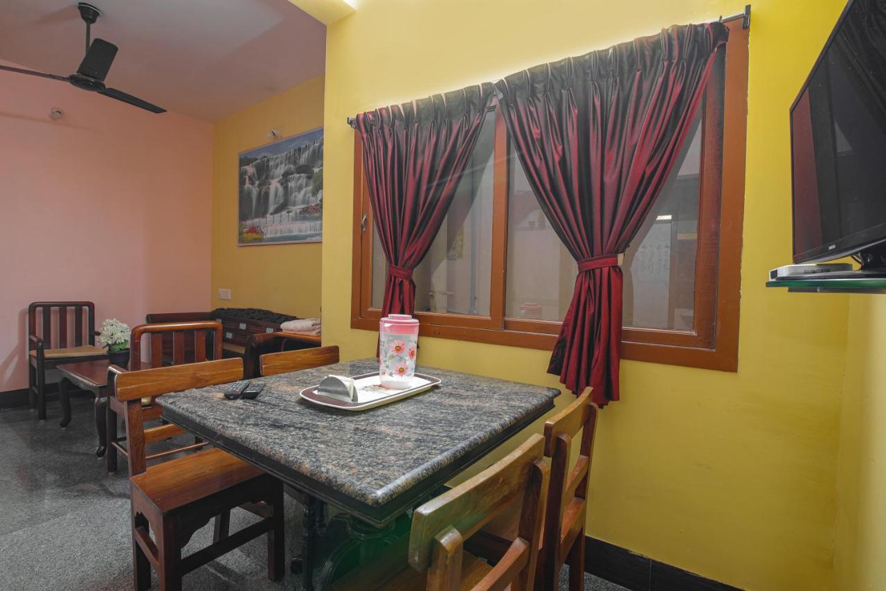 Manora Residency Hotel Puduccseri Kültér fotó