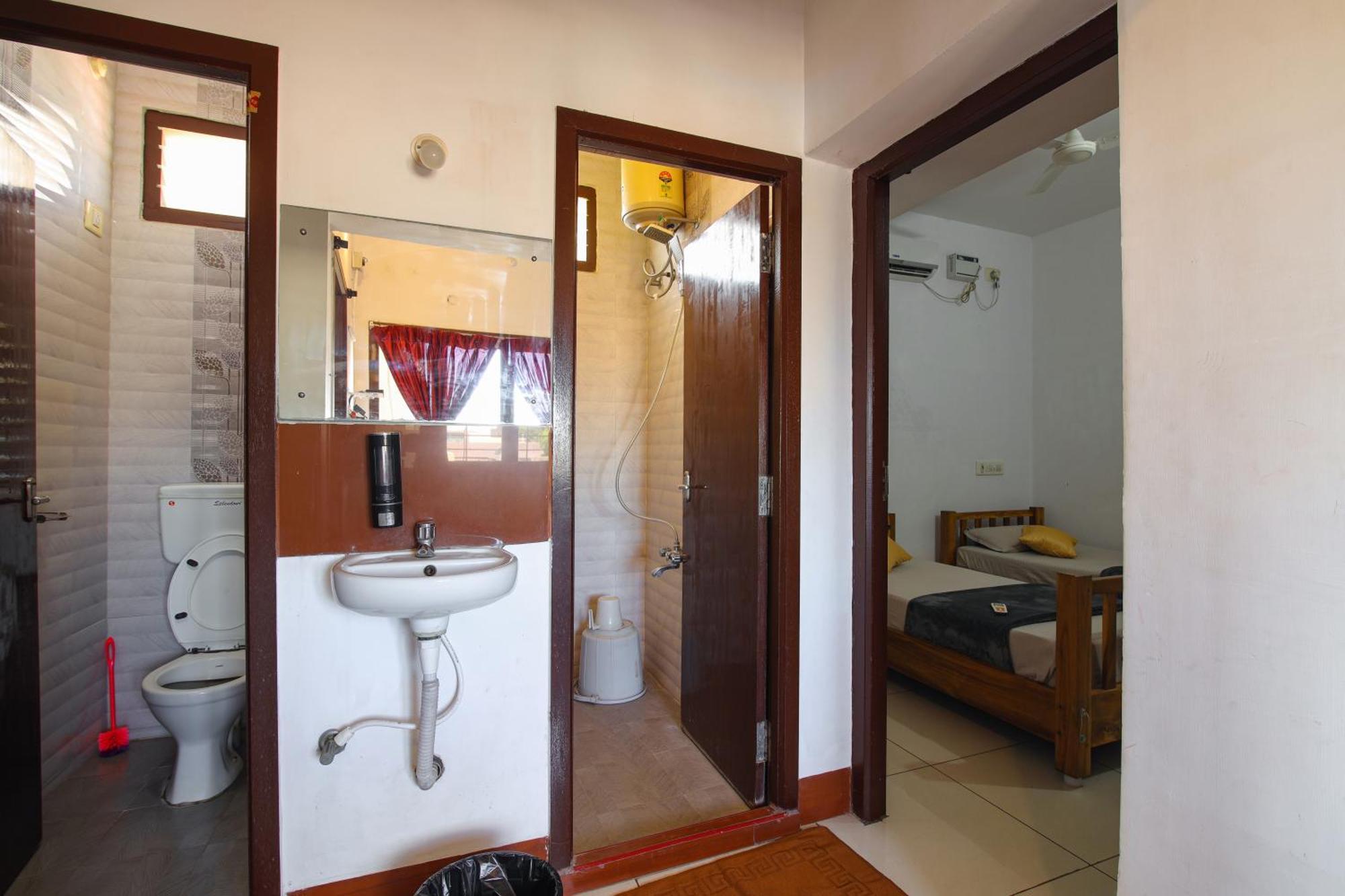 Manora Residency Hotel Puduccseri Kültér fotó