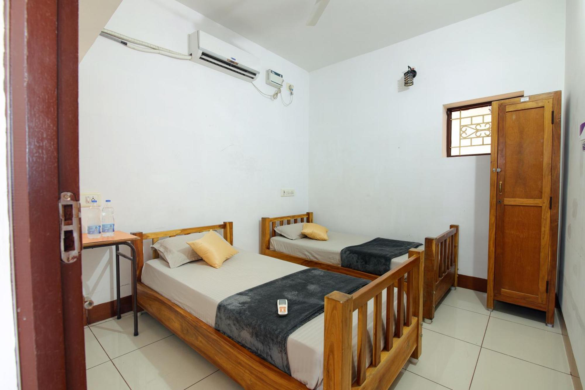 Manora Residency Hotel Puduccseri Kültér fotó