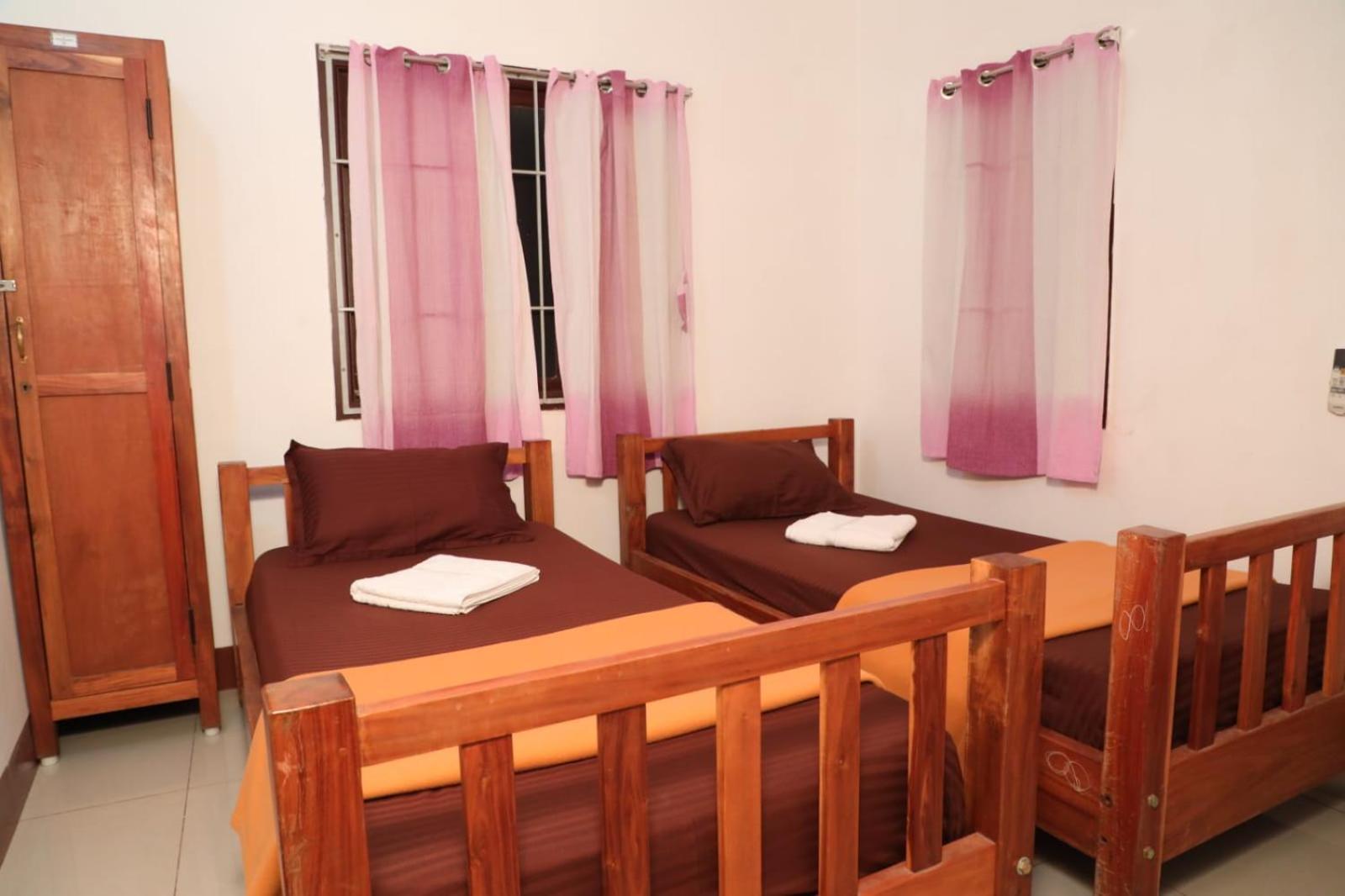 Manora Residency Hotel Puduccseri Kültér fotó