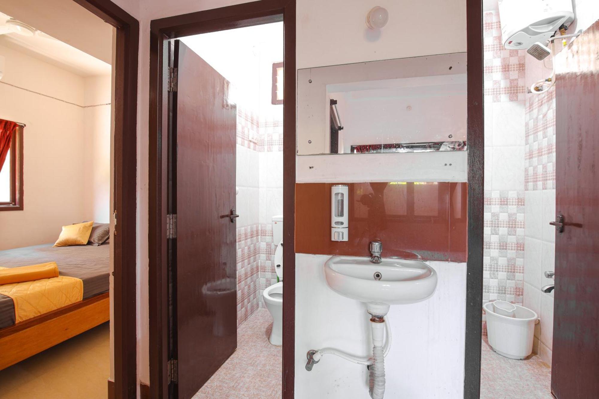 Manora Residency Hotel Puduccseri Kültér fotó