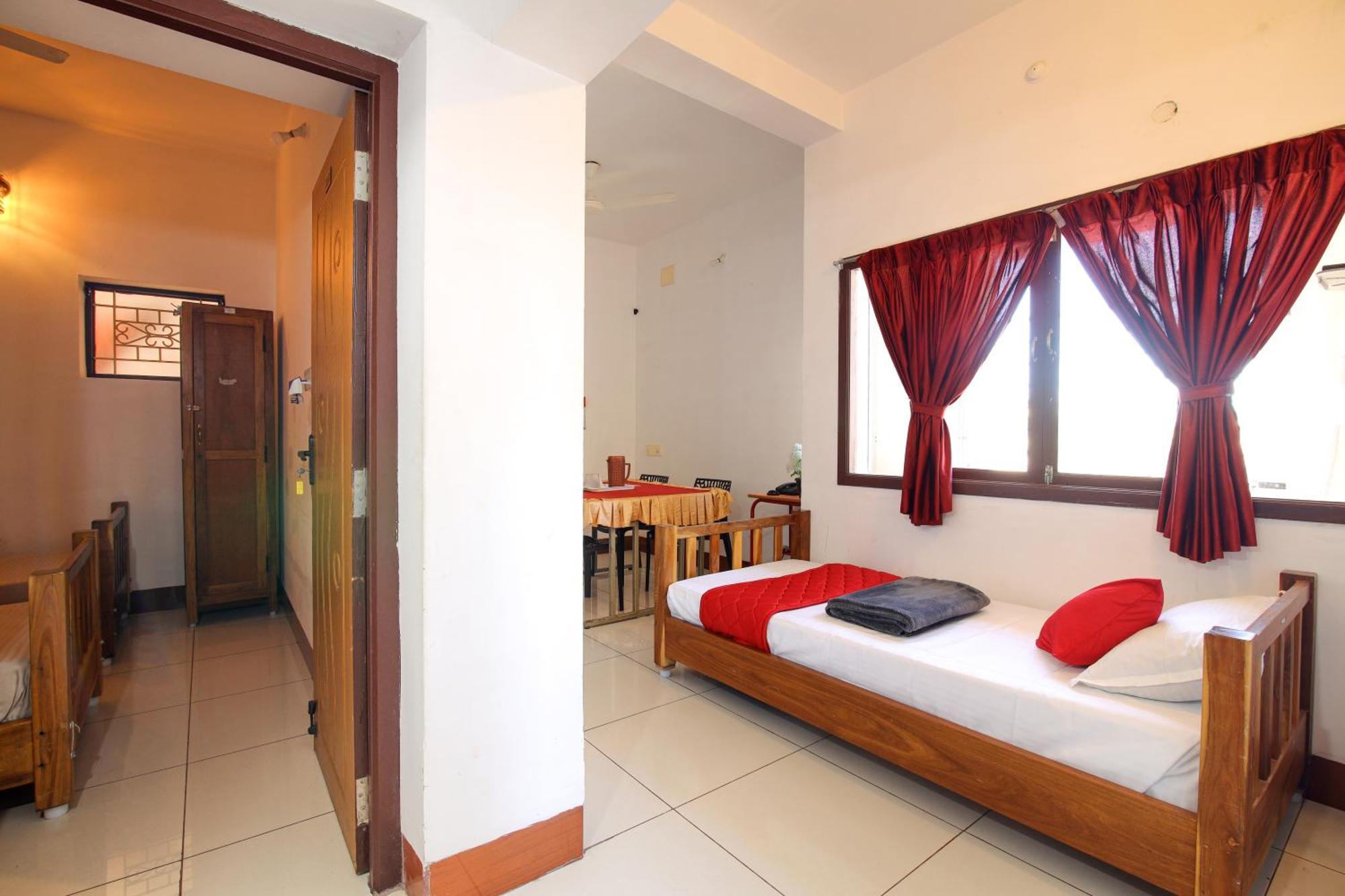 Manora Residency Hotel Puduccseri Kültér fotó