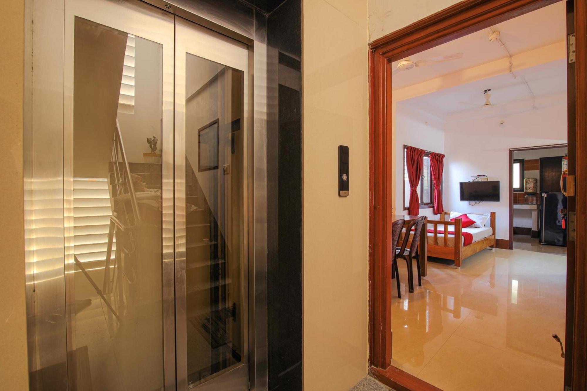 Manora Residency Hotel Puduccseri Kültér fotó