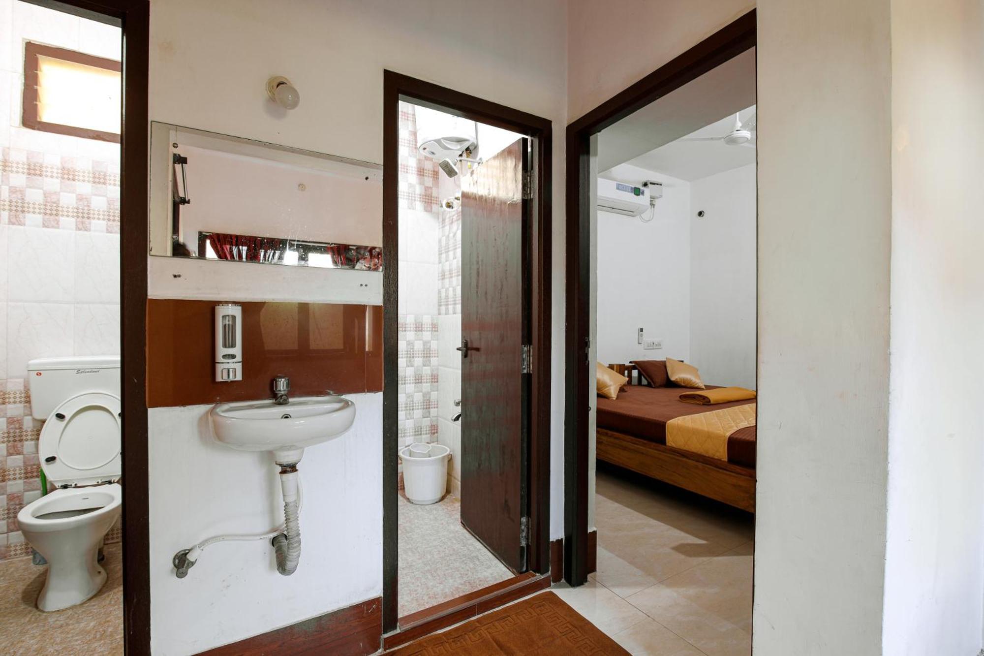 Manora Residency Hotel Puduccseri Kültér fotó