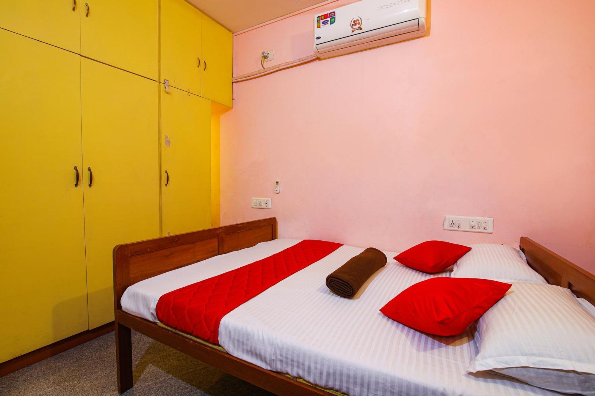 Manora Residency Hotel Puduccseri Kültér fotó