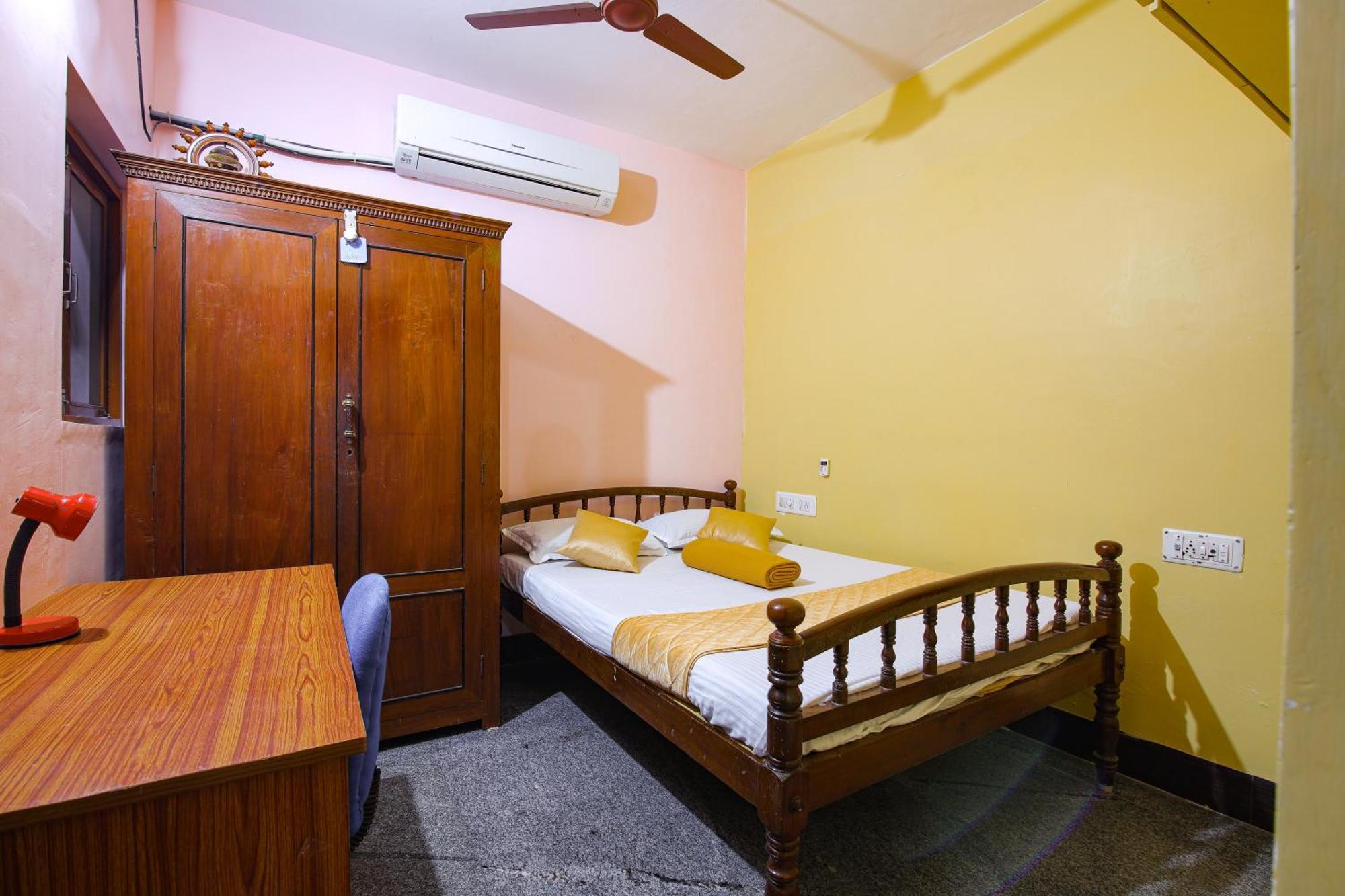 Manora Residency Hotel Puduccseri Kültér fotó