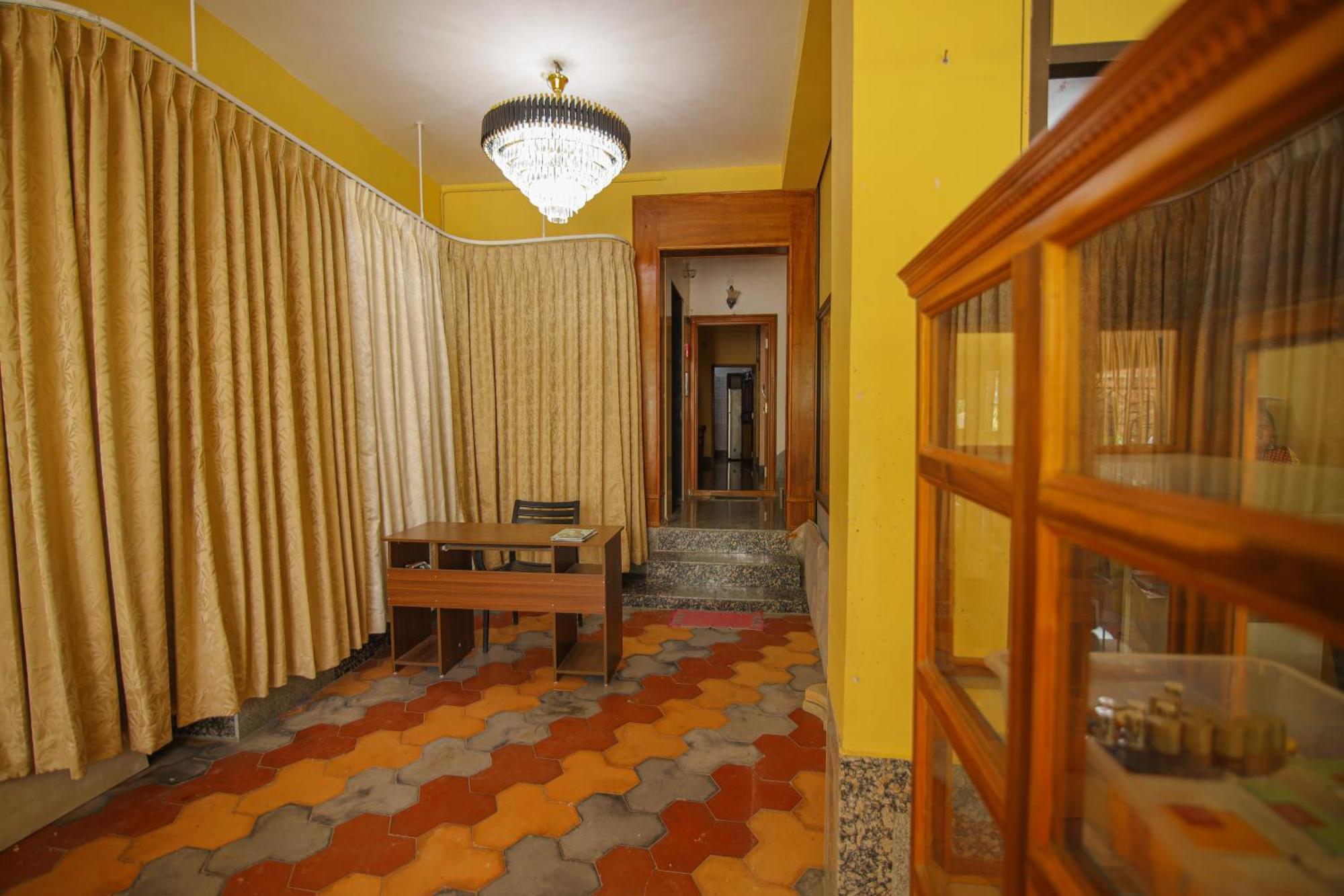 Manora Residency Hotel Puduccseri Kültér fotó