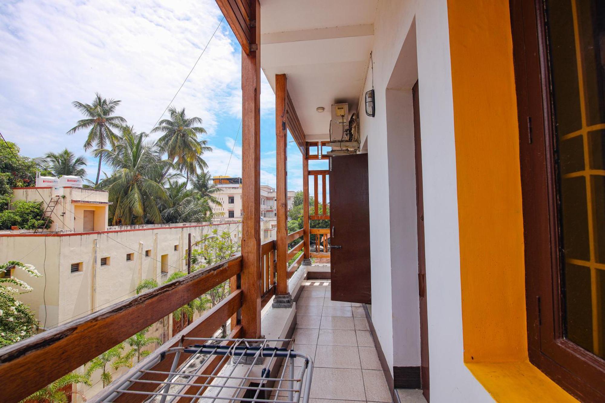 Manora Residency Hotel Puduccseri Kültér fotó